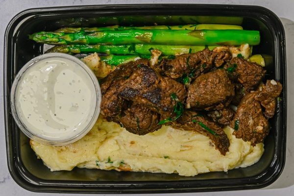 14 - Garlic Butter Steak Tips with Mashed Potatoes, Asparagus & Garlic Cream (GF) For Sale